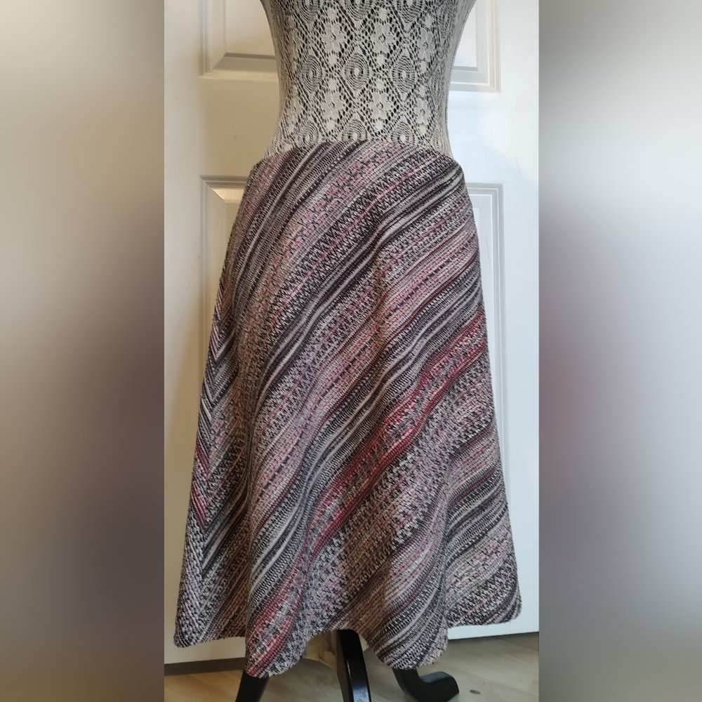 Skirt with light pink and black stripes